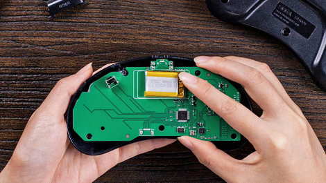 Illustration for article titled This Kit Lets You Make Your Old SNES Controllers Completely Wireless